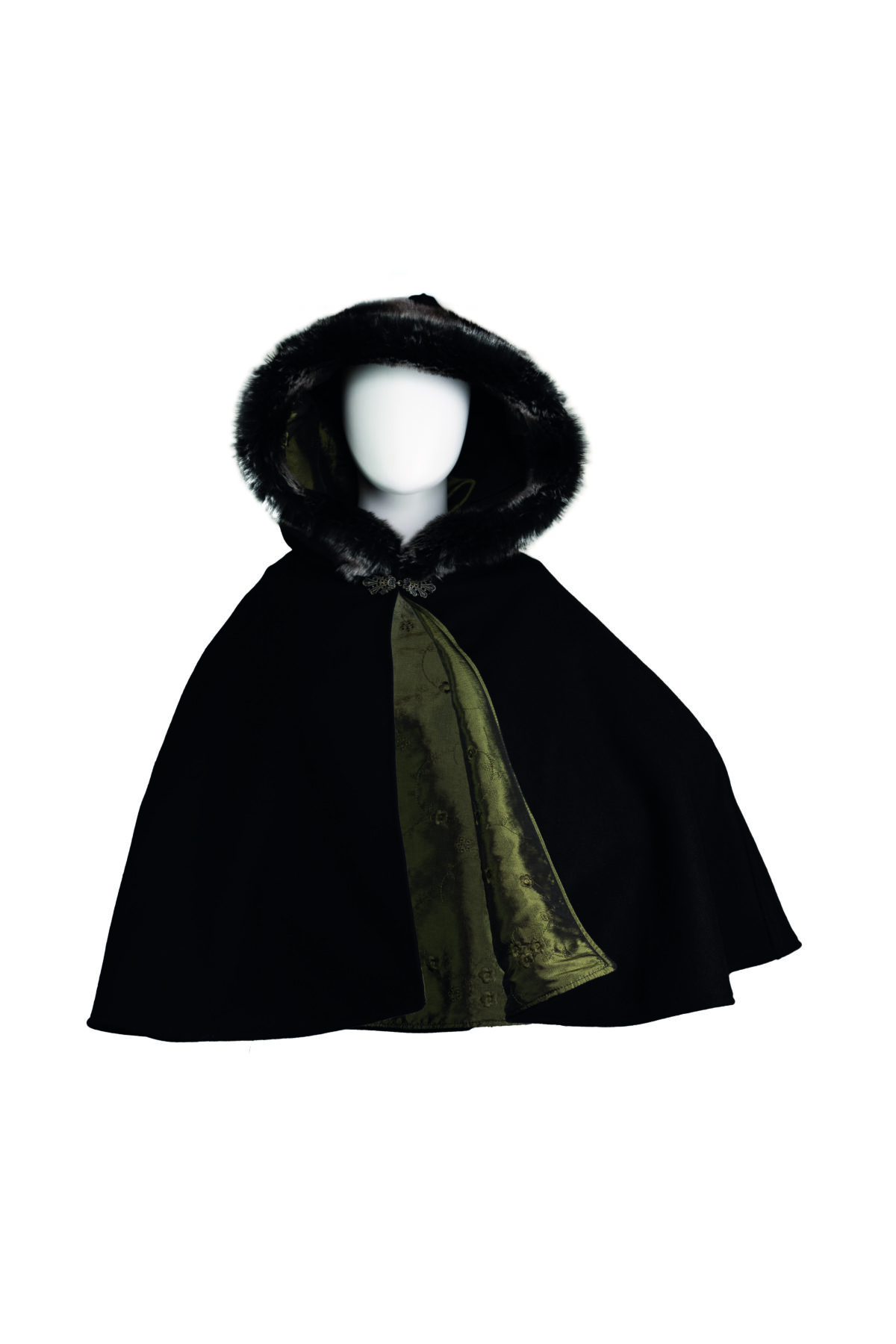 Get_Natural_Fotos_Hochkant13 Gugel Kurzcape aus Schurwolle Modell Shney mit Fell an der Kapuze in olivgrün