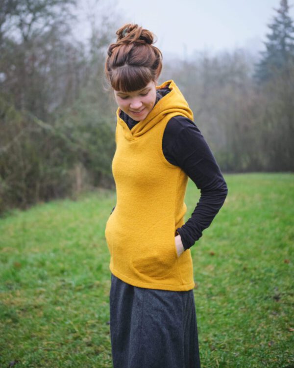 Ärmelloser Wollhoodie mit Kapuze Modell Caja aus Wolle-Viskose