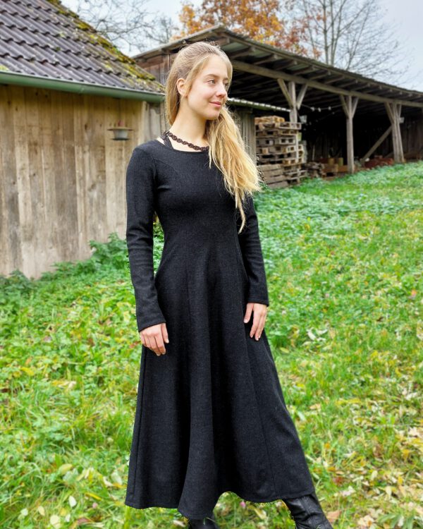 Langes A-Linienkleid aus Schurwolle Modell Josefina