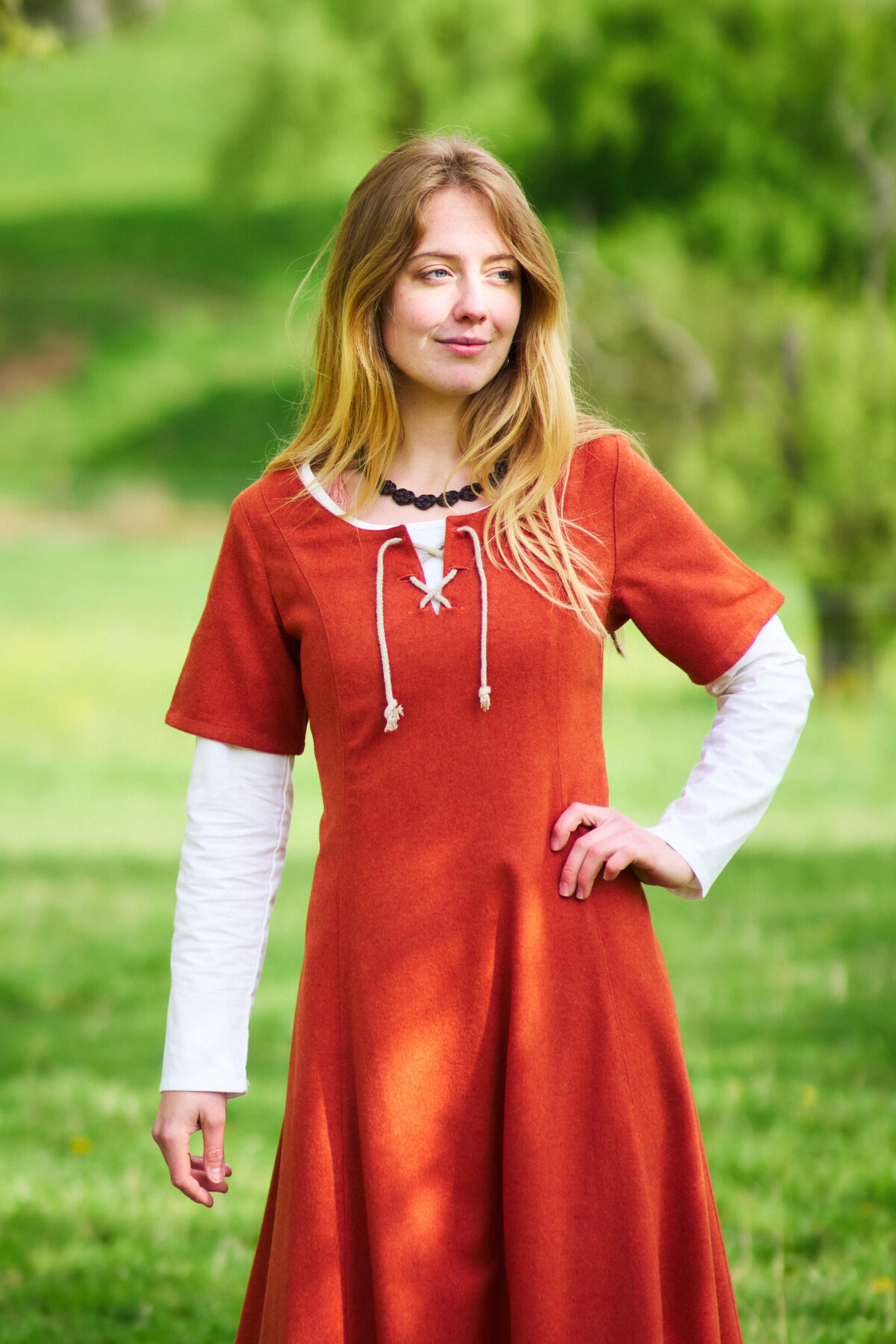 Kurzärmeliges Wollkleid Ida – Bild 1